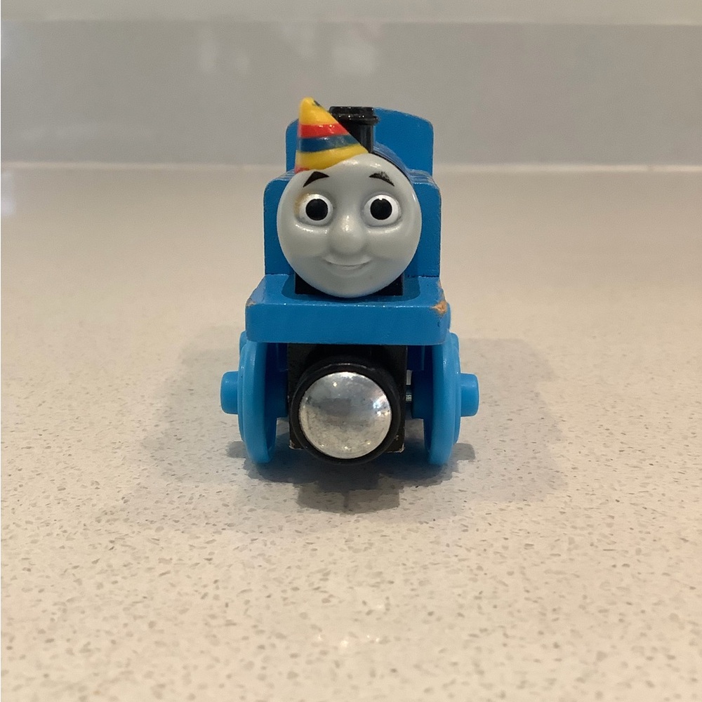 Thomas & Friends Blue Train with Colorful Hat (missing cake)